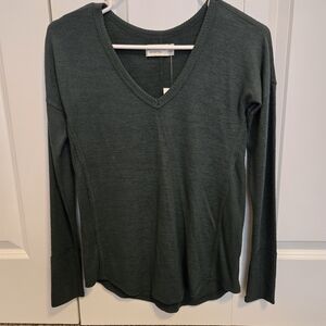 NWT Abercrombie & Fitch Cozy Long Sleeve V-Neck Legging Tee, size XS